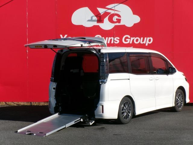 2014 Toyota Voxy 2.0 ZS Wellcab Slope Type II With Third Seat