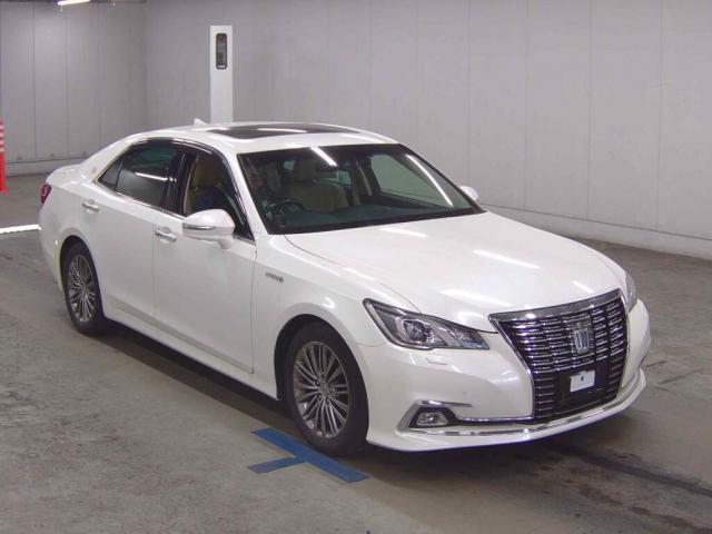 2015 Toyota Crown Hybrid Royal Saloon G
