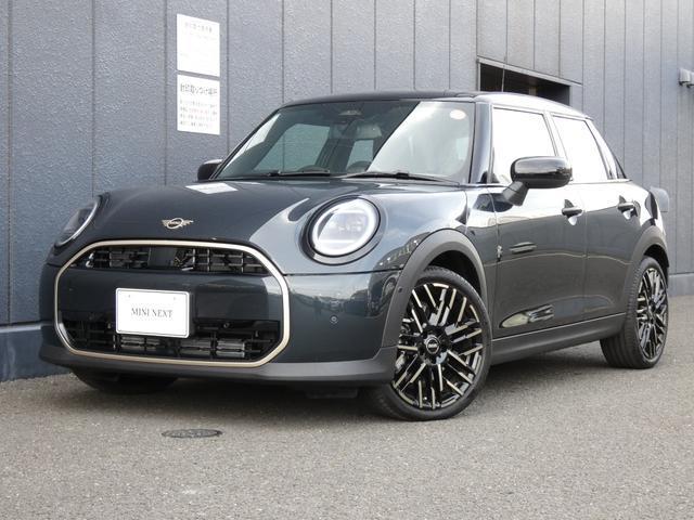 2025 BMW_Mini BMW Mini 5HB Cooper C Favored Trim — Photo 1
