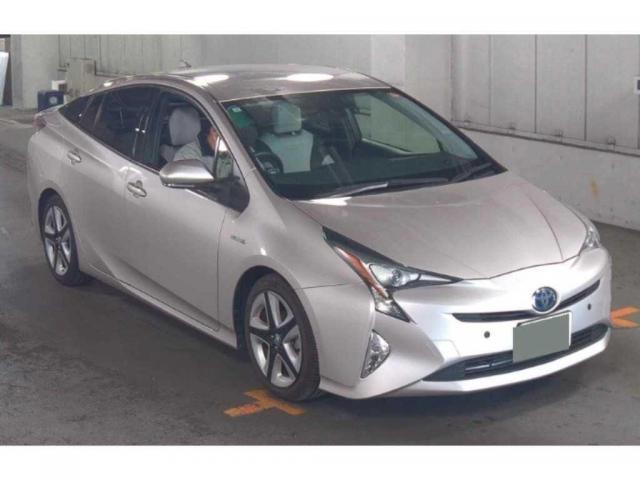 2017 Toyota Prius S Touring Selection