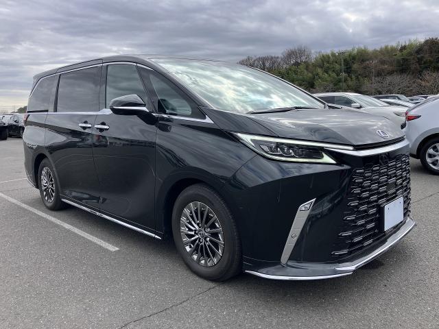 2023 LM LM500h Executive *4WD* Moonroof Teammate Rear Enter Mark Levinson — Photo 1