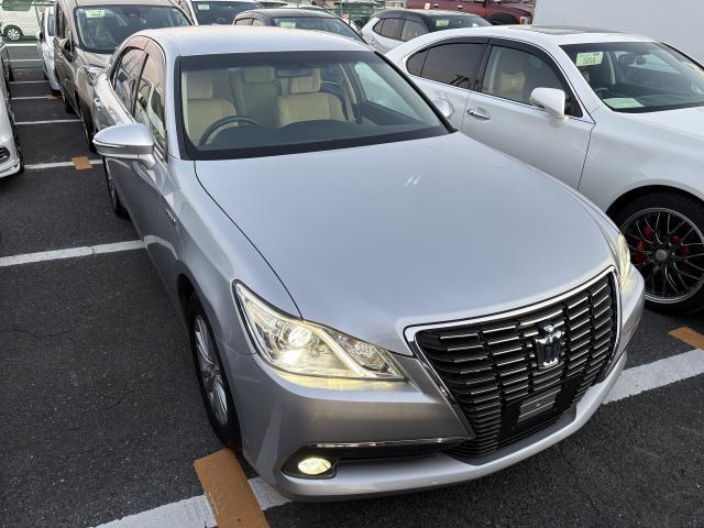 2015 Toyota Crown Hybrid Royal Saloon