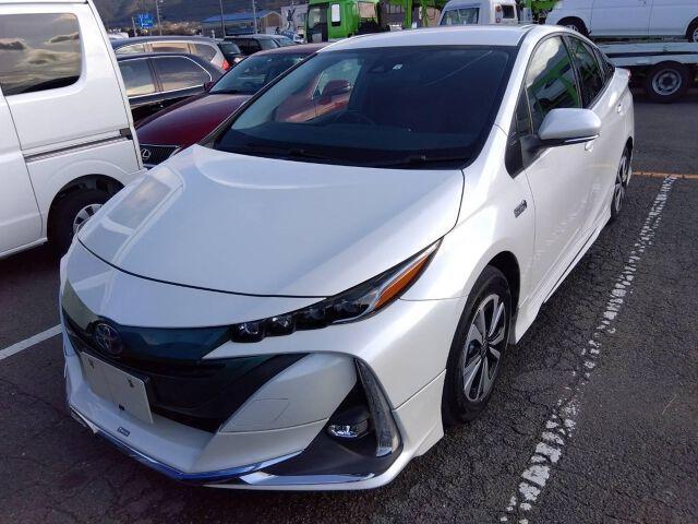 2017 Toyota Prius PHEV S Navi Package — Photo 1
