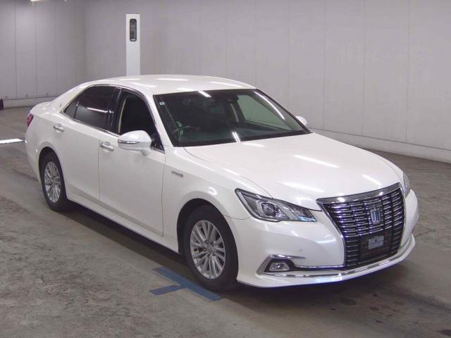 2018 Toyota Crown Hybrid Royal Saloon