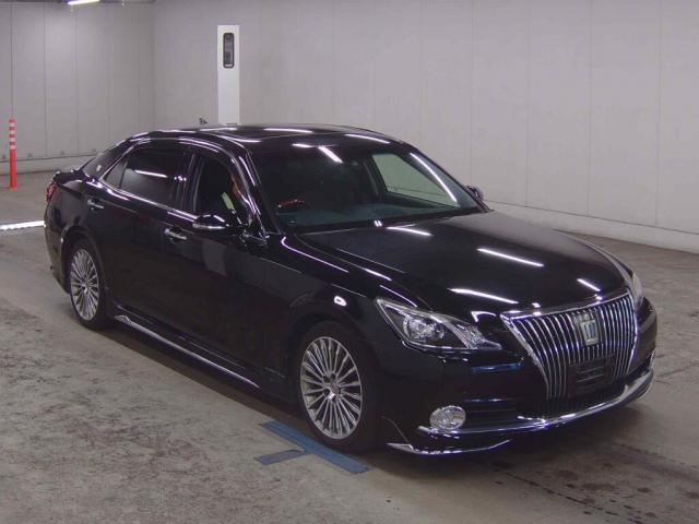 2013 Toyota Crown Majesta F Version