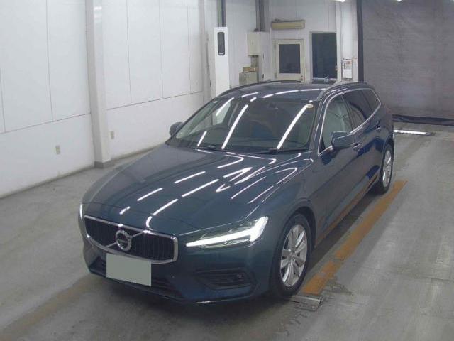 2021 VOLVO V60 B4 Momentum Climate Package