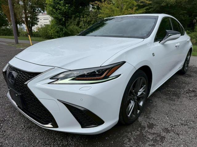 2019 ES 300h F Sport — Photo 1