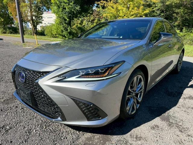 2018 ES 300h F Sport — Photo 1