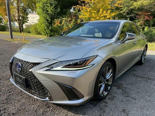 2020 ES 300h F Sport — Photo 1