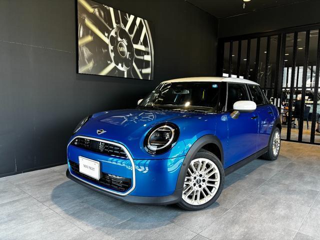 2026 BMW_Mini BMW Mini 5HB Cooper C Favored Trim — Photo 1