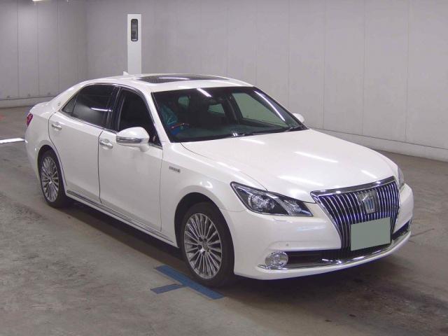 2014 Toyota Crown Majesta Four