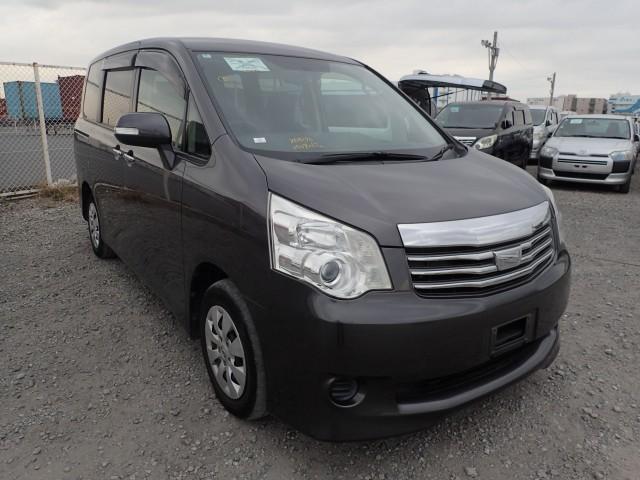 2012 Toyota Noah X Smart Edition — Photo 1