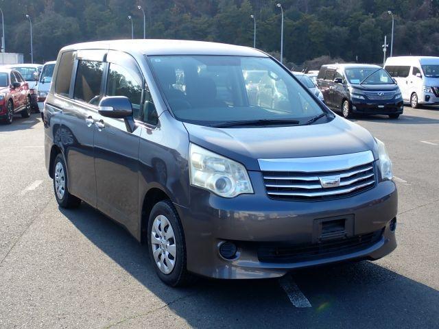 2011 Toyota Noah X Smart Edition — Photo 1