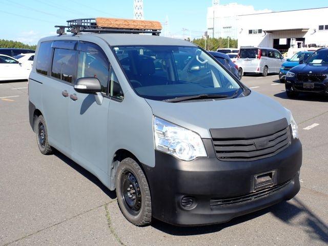 2011 Toyota Noah X Smart Edition — Photo 1