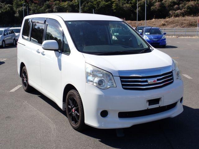2012 Toyota Noah X Smart Edition — Photo 1