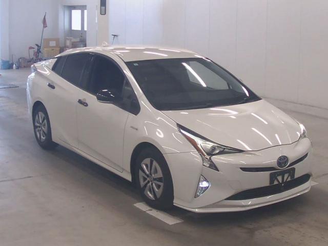 2017 Toyota Prius A — Photo 1