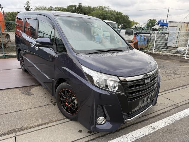 2017 Toyota Noah Si Double Bee — Photo 1