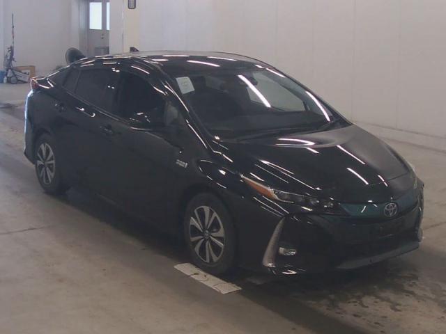 2017 Toyota Prius PHEV S Navi Package