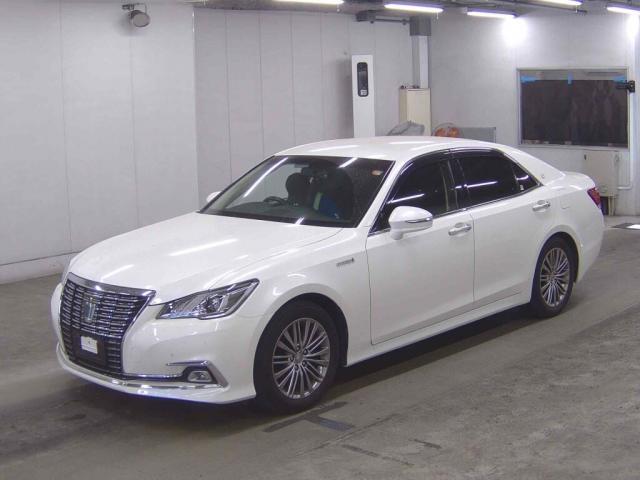 2016 Toyota Crown Hybrid Royal Saloon