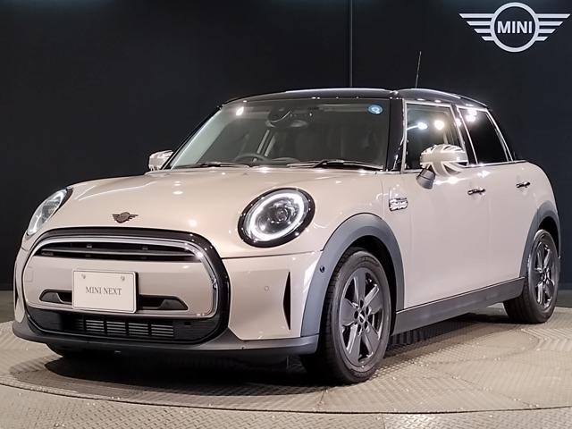 2022 BMW_Mini BMW Mini 5HB Cooper 5 Door Base Grade