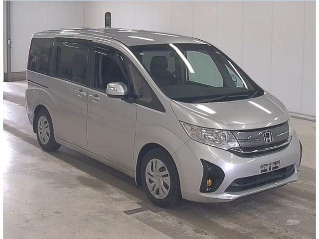 2015 Honda Step Wagon G — Photo 1