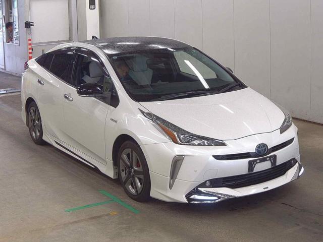 2019 Toyota Prius A Touring Selection — Photo 1
