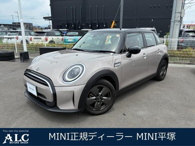 2023 BMW_Mini BMW Mini 5HB Cooper D Premium Plus Package Classic Trim