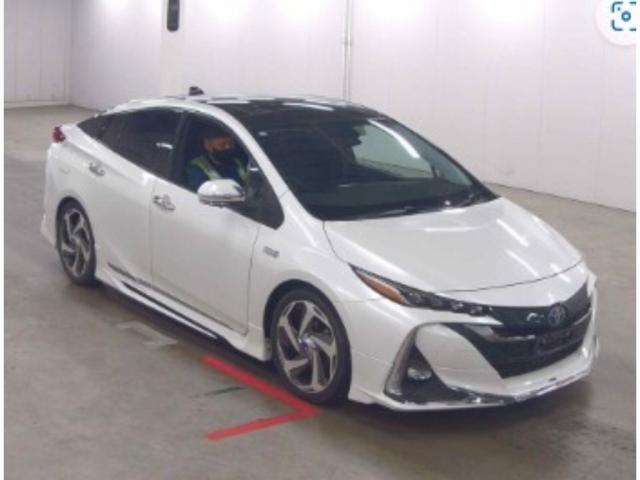 2017 Toyota Prius PHEV S Navi Package — Photo 1