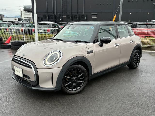 2023 BMW_Mini BMW Mini 5HB Cooper Premium Plus Package Classic Trim