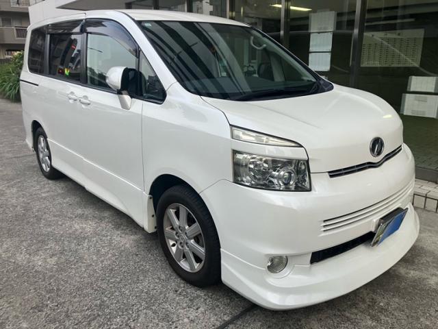 2007 Toyota Voxy Z — Photo 1