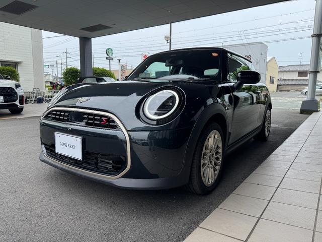2024 BMW_Mini BMW Mini 3HB Cooper S Favored Trim
