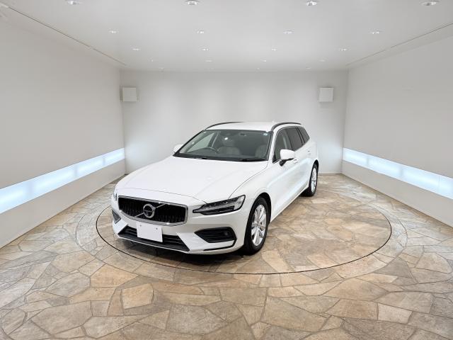 2022 VOLVO V60 B4 Momentum