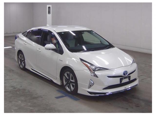 2017 Toyota Prius S Touring Selection — Photo 1