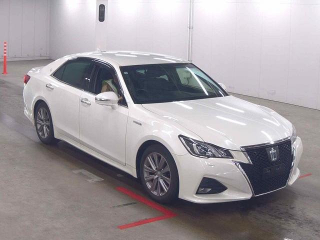 2015 Toyota Crown Hybrid Athlete G — Photo 1