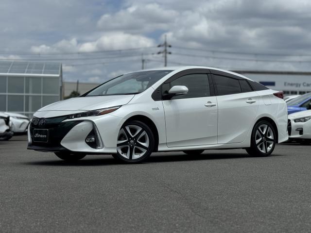 2019 Toyota Prius PHEV A Utility Plus — Photo 1