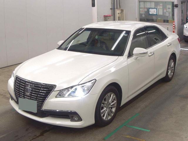 2014 Toyota Crown Royal Saloon