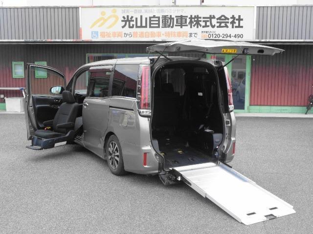 2017 Toyota ESQUIRE 2.0 Xi Welfare Cab Slope Type Type II with Third Seat