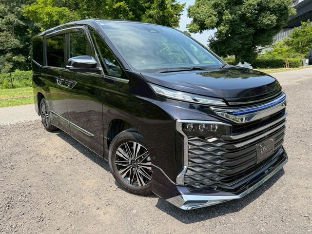 2023 Toyota VOXY Hybrid S-Z / 4WD