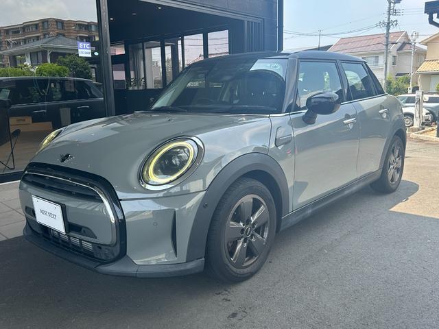2022 BMW_Mini BMW Mini 5HB Cooper Classic Trim — Photo 1