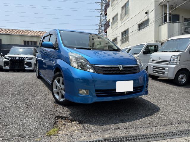 2005 Toyota Isis Platana Panorama Open Door One Owner Car