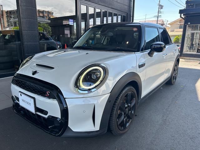 2023 BMW_Mini BMW Mini 5HB Cooper S Premium Plus Package Classic Trim — Photo 1