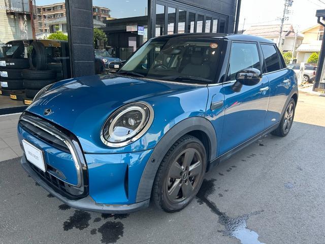 2022 BMW_Mini BMW Mini 5HB Cooper Classic Trim — Photo 1