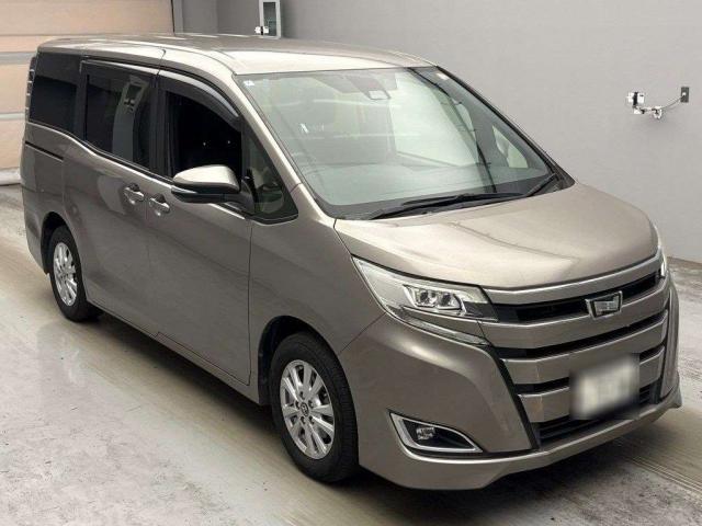 2018 Toyota Noah G — Photo 1