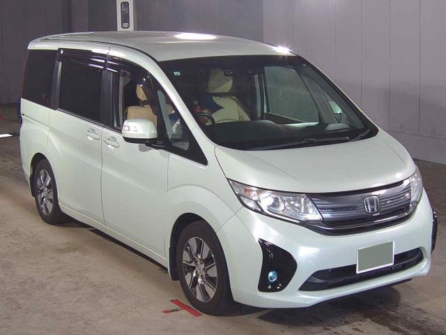 2015 Honda Step Wagon G EX — Photo 1