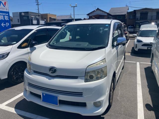 2010 Toyota Voxy Special ZS Kirameki 2