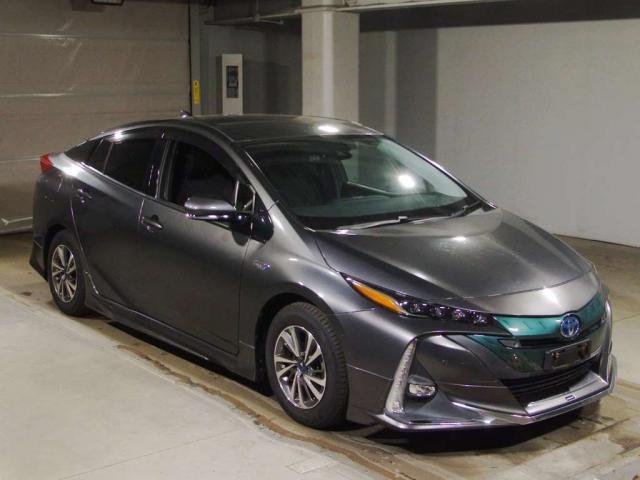 2017 Toyota Prius PHEV A — Photo 1