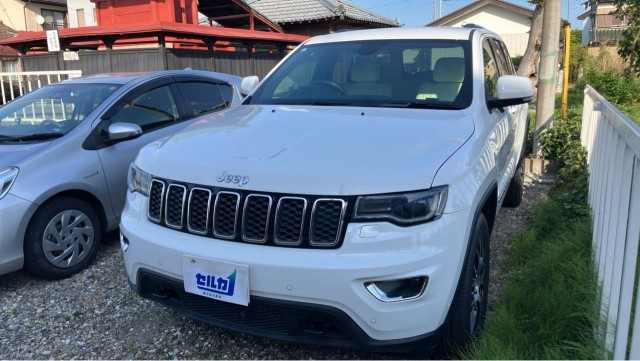 2017 CHRYSLERJEEP JEEP GCherokee Laredo
