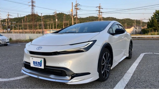 2024 Toyota Prius PHEV Z