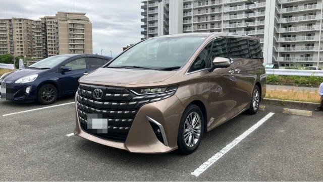 2025 Toyota Alphard Z — Photo 1
