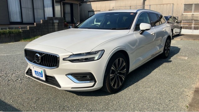 2023 VOLVO V60 Ultimate B4